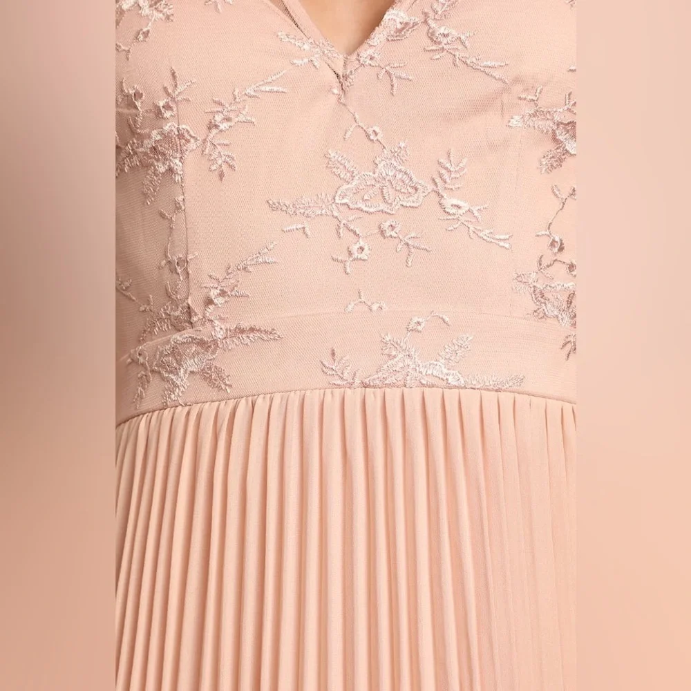 Petals and Pleats Blush Pink Lace Pleated Maxi Dress
Lulus Small Bridesmaid Prom - Picture 5 of 14